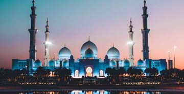 Top 10 Must-Visit Attractions in Abu Dhabi: For First-Time Travelers