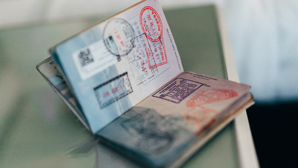 How to Extend Visit Visa In UAE>