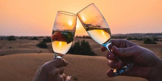 Champagne on top of a dune – Liwa Dune Sunset Champagne