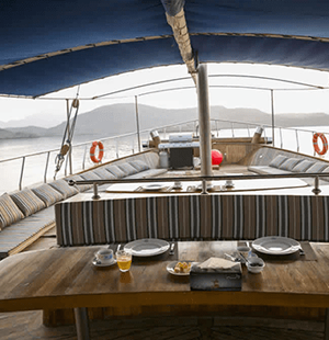 Khasab Overnight Dhow Cruise and Half Day Mountain Safari