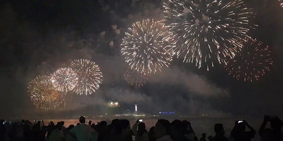 Fireworks and some shopping (Abu Dhabi Corniche Al Bahar)