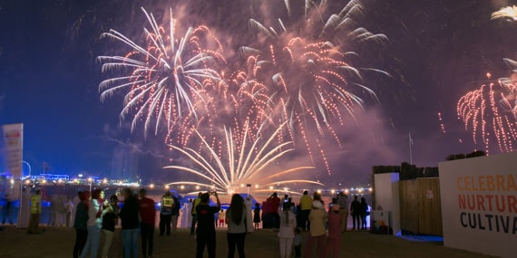 Fireworks and some shopping (Abu Dhabi Corniche Al Bahar)