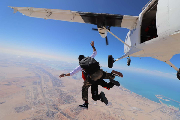 Tandem Sky Dive in Abu Dhabi