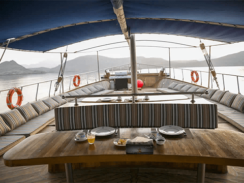 Khasab Overnight Dhow Cruise and Half Day Mountain Safari