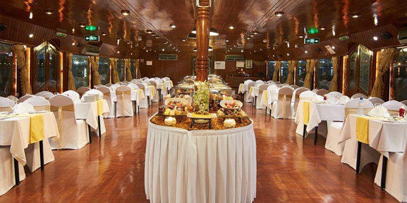 Cruise Dubai Creek on a dhow (with dinner)