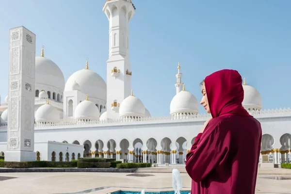 Sheikh Zayed Grand Mosque during a half day Abu Dhabi shore excursion