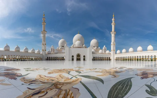 Sheikh Zayed Grand Mosque during an Abu Dhabi stopover tour