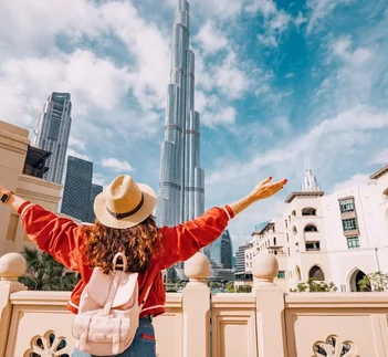 Traveller facing Burj Khalifa in Downtown Dubai, Visa Change Without Exit guide by Martin Muthugumi for Arabiers