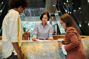 Travellers booking a Singapore hotel with UAE agency rate support by Arabiers travel agency