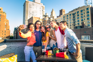 Travellers booking a USA hotel with UAE agency rate support by Arabiers travel agency