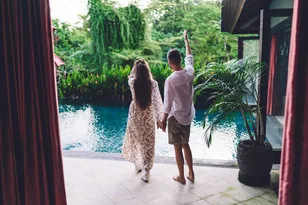 Couple entering a tropical hotel stay for Sri Lanka hotel booking support by Arabiers UAE travel agency