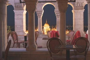 Arabiers consultant in the UAE arranging an overseas hotel