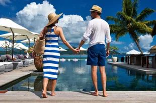 Arabiers consultant in the UAE arranging an overseas hotel