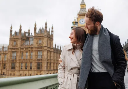 Couple near Big Ben in London for UK hotel booking from the UAE through Arabiers travel agency