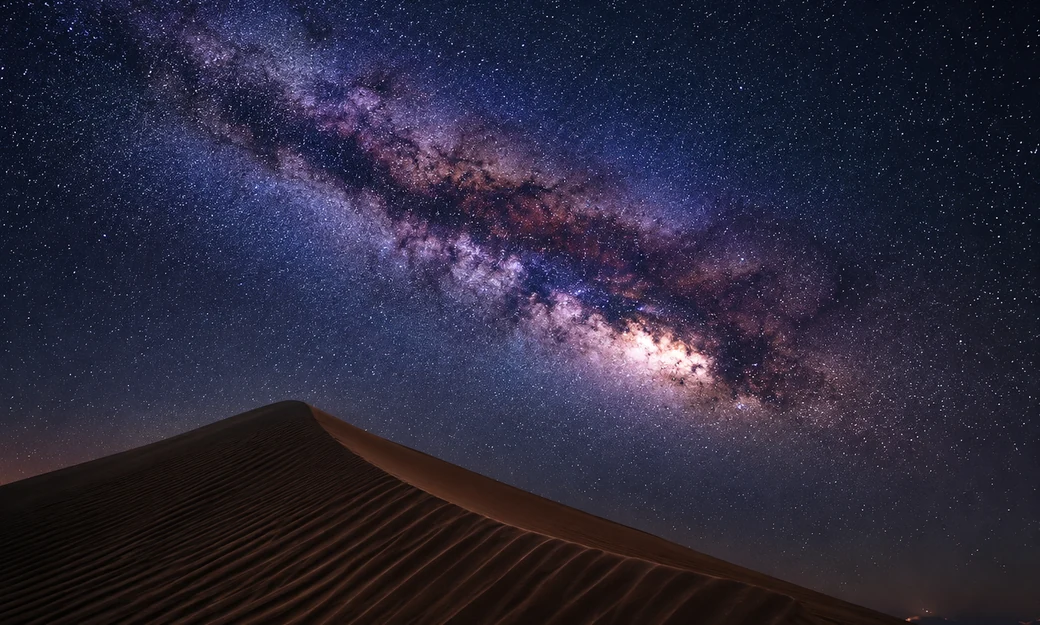 Milky Way above a dark sand dune at Al Quaa stargazing spot