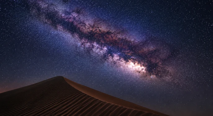 Milky Way above a dark sand dune at Al Quaa stargazing spot