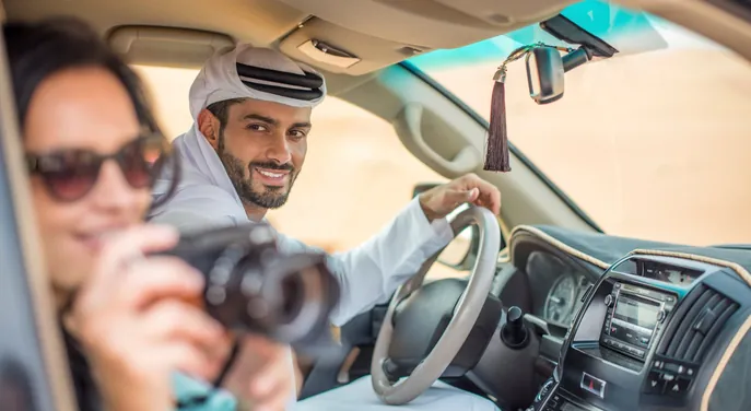 Traveller taking desert photos from a private 4x4