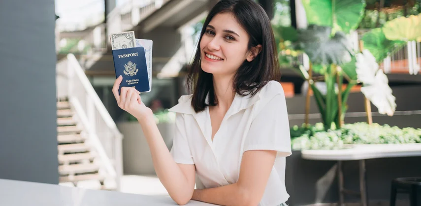 Applicant completing the India tourist visa application online in Dubai