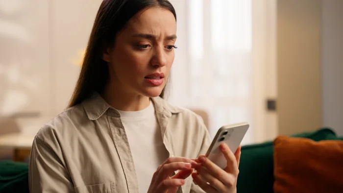 Traveller checking UAE visa expiry and overstay status on a smartphone