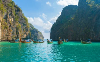 Bangkok sightseeing experience included in the Thailand package